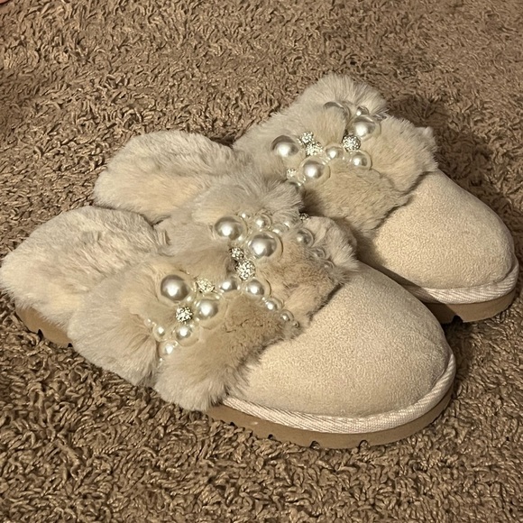 Express Cream Pearl Embellished Slippers - Picture 7 of 10